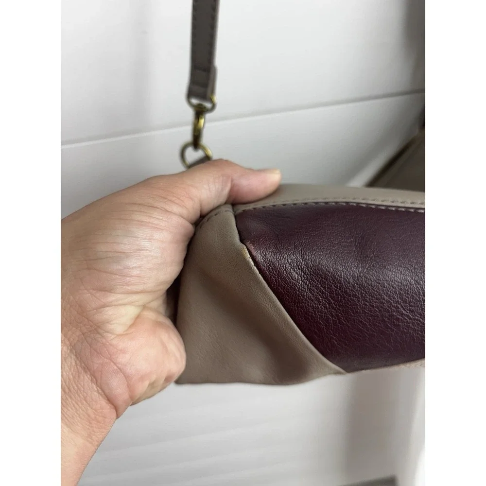 Fossil Fiona Large Leather Crossbody Purse Adjustable Strap‎ Cow Hide Bag
